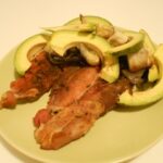 Carne la Cuptor Legume si Avocado
